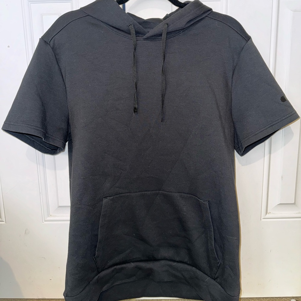 Underarmour Short Sleeved Hoodie Size Large
